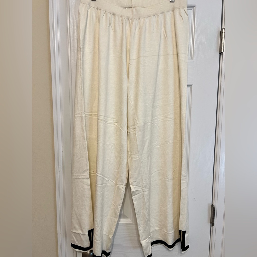 NWT Beige and Black Lounge Set - Picture 3 of 5